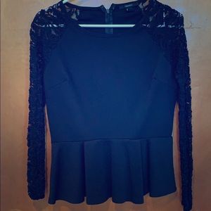 Long sleeved shirt with laced sleeves